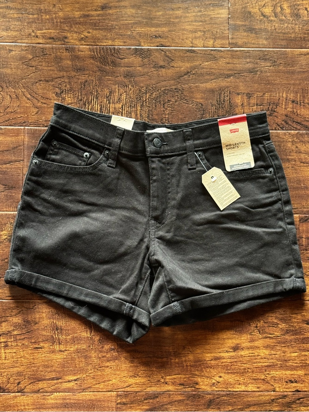NWT Levi's Women's Mid Length Black Shorts Cuffed Rolled Hem Size 29